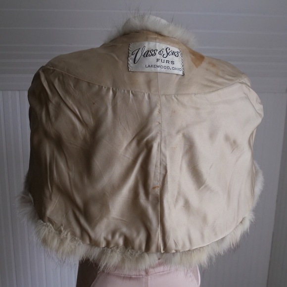 Vintage 1950s Vass & Sons fluffy fox fur cape - Picture 5 of 11